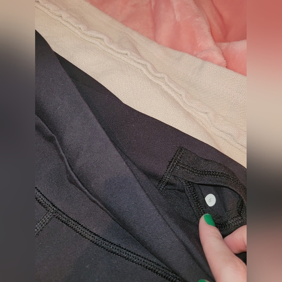 Black baggy Lululemon yoga pants - Picture 5 of 7
